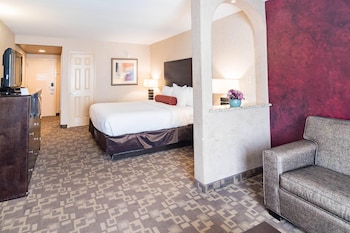 Suite, 1 King Bed with Sofa bed, Non Smoking