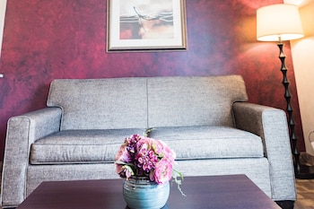 Suite, 1 King Bed with Sofa bed, Non Smoking