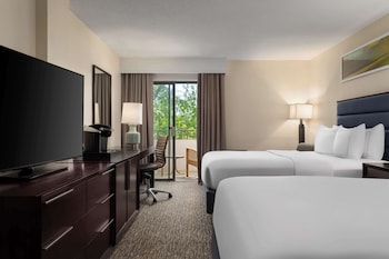 Room, 2 Queen Beds, Balcony (Hearing, Top Floor)