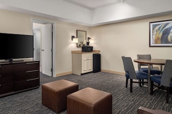 Suite, 1 King Bed, Jetted Tub (Hearing, Top Floor)