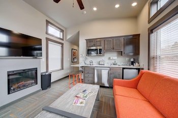 Cabin, 1 King Bed, Mountain View