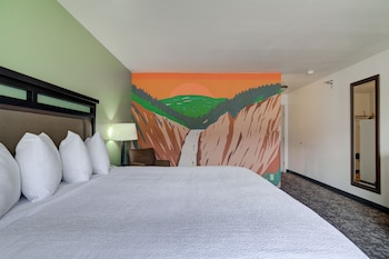 Standard Room, 1 King Bed, Non Smoking, River View