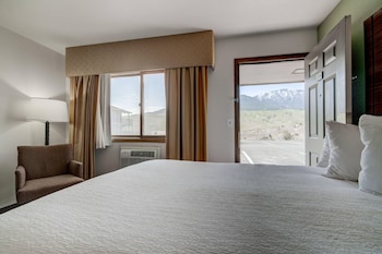Standard Room, 2 Queen Beds, Non Smoking, Mountain View