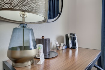 Standard Room, 1 King Bed, Non Smoking, River View