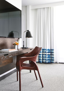 Room, 1 King Bed, Corner