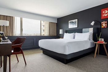 Suite (Consulate)