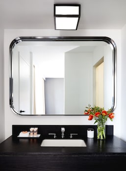 Room, 1 Queen Bed, Bathtub