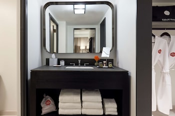 Suite, 1 King Bed with Sofa bed