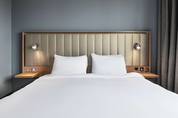 Room, Multiple Bedrooms (Friends & Family)