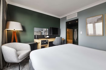 Room, Multiple Bedrooms (Friends & Family)