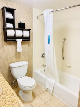 Room, 2 Queen Beds, Refrigerator & Microwave