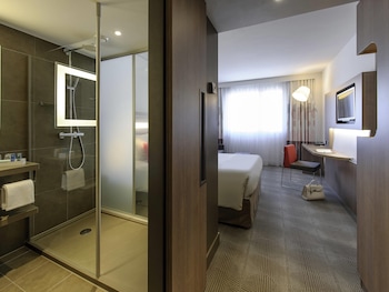 Room, Non Smoking (Two Connected Rooms, Queen Bed & Sofa)