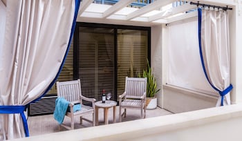 Room, 1 King Bed (Courtyard)