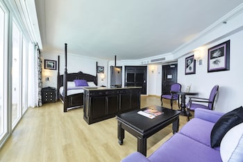 Suite, Oceanfront (C)