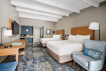 Room, 2 Queen Beds, Balcony