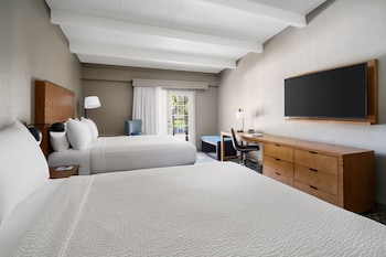 Room, 2 Queen Beds, Balcony