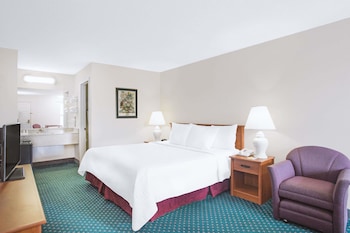 Standard Room, 1 King Bed