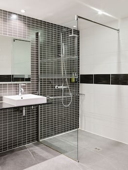 Standard Room, 1 Queen Bed, Accessible
