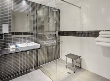 Standard Room, 1 Queen Bed, Accessible