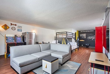 Room, 1 King Bed, Accessible, Non Smoking (Mobility Accessible)