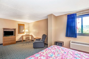 Deluxe Room, 1 King Bed, Non Smoking