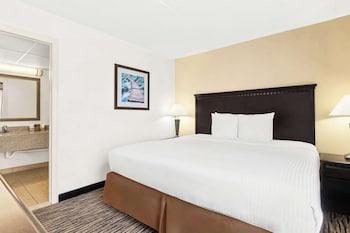 Suite, 1 King Bed, Non Smoking (with Sofabed)