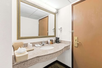 Standard Room, 1 King Bed, Accessible, Non Smoking