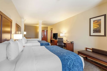 Suite, Multiple Beds, Non Smoking (2 Queen Beds & 2 Person Sofa bed)