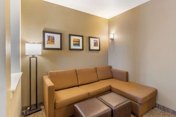 Suite, Multiple Beds, Non Smoking (2 Queen Beds & 2 Person Sofa bed)