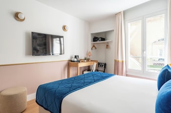 Double Room - Complimentary soft minibar,courtesy tray, Chromecast and digital press