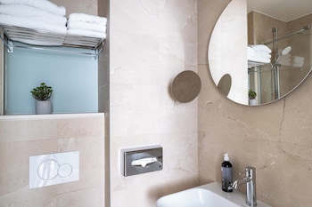 Double Room - Complimentary soft minibar,courtesy tray, Chromecast and digital press