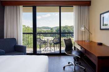 Room, 2 Queen Beds, Balcony