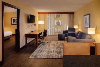 Suite, 1 King Bed, Non Smoking (2 Bedrooms)