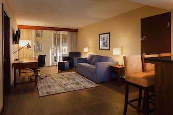 Suite, 1 King Bed, Non Smoking (2 Bedrooms)