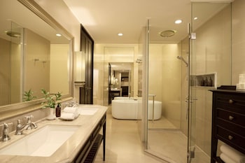 Club Grand Room Two Queen