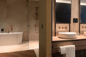 The Emperors Crown Suite