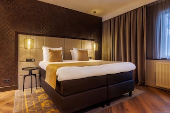 The Emperors Crown Suite