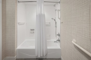 Room, 2 Queen Beds, Mobility Accessible (Accessible Tub)