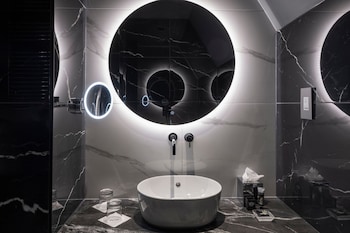 Signature Suite