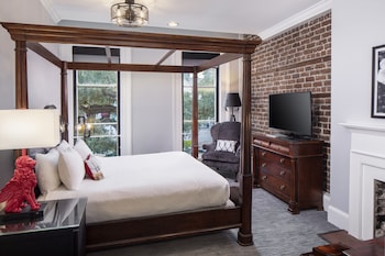 Standard Room, 1 King Bed, Accessible, Historic View