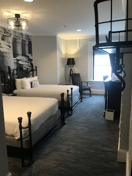Standard Room, 2 Queen Beds, Historic View
