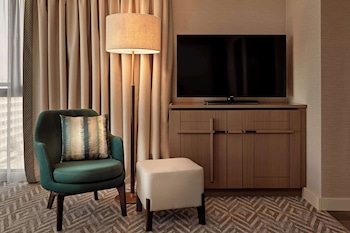 Premium Room, 1 King Bed, Corner (Panorama)