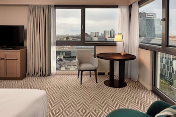 Panoramic Room, 2 Twin Beds, Corner