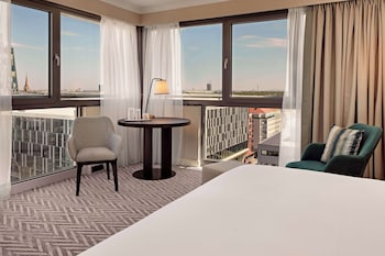 Premium Room, 1 King Bed, Corner (Panorama)