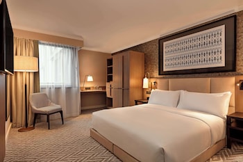 Standard Room, 1 King Bed (Roll-In Shower)