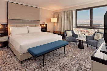 Suite, 1 King Bed (Grand Park, Lounge Access)