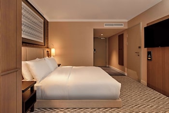Standard Room, 1 King Bed (Roll-In Shower)