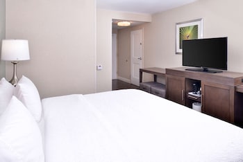 Room, 1 King Bed, Accessible (Mobility & Hearing, Roll-in Shower)