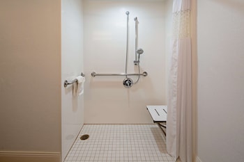 Room, 1 King Bed, Accessible (Mobility & Hearing, Roll-in Shower)