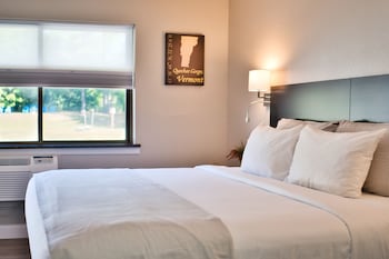 Signature Single Room, 1 King Bed